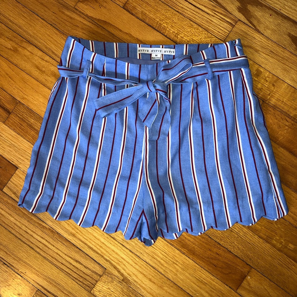 Cute Scalloped Shorts Size M